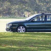 La Reina Isabel al volante de su coche a los 95 años