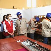 La Reina Letizia en la Escuela Taller de Encarnación en su viaje de cooperación a Paraguay