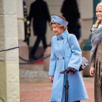 Sonia de Noruega y Mette-Marit de Noruega en la bienvenida a Guillermo Alejandro y Máxima de Holanda en su Visita de Estado a Noruega