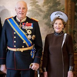 Harald y Sonia de Noruega en la bienvenida a los Reyes Guillermo Alejandro y Máxima de Holanda por su Visita de Estado a Noruega