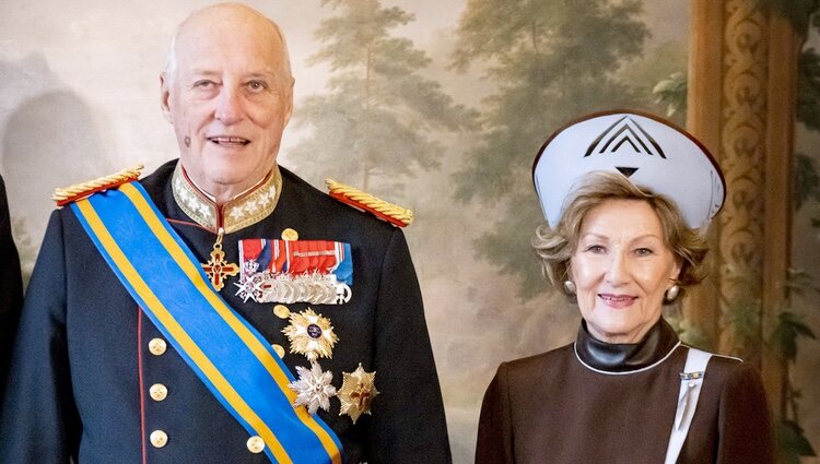 Harald y Sonia de Noruega en la bienvenida a los Reyes Guillermo Alejandro y Máxima de Holanda por su Visita de Estado a Noruega