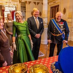 Harald y Sonia de Noruega y Guillermo Alejandro y Máxima de Holanda ríen divertidos en presencia de Mette-Marit de Noruega en la Visita de Estado de los Re