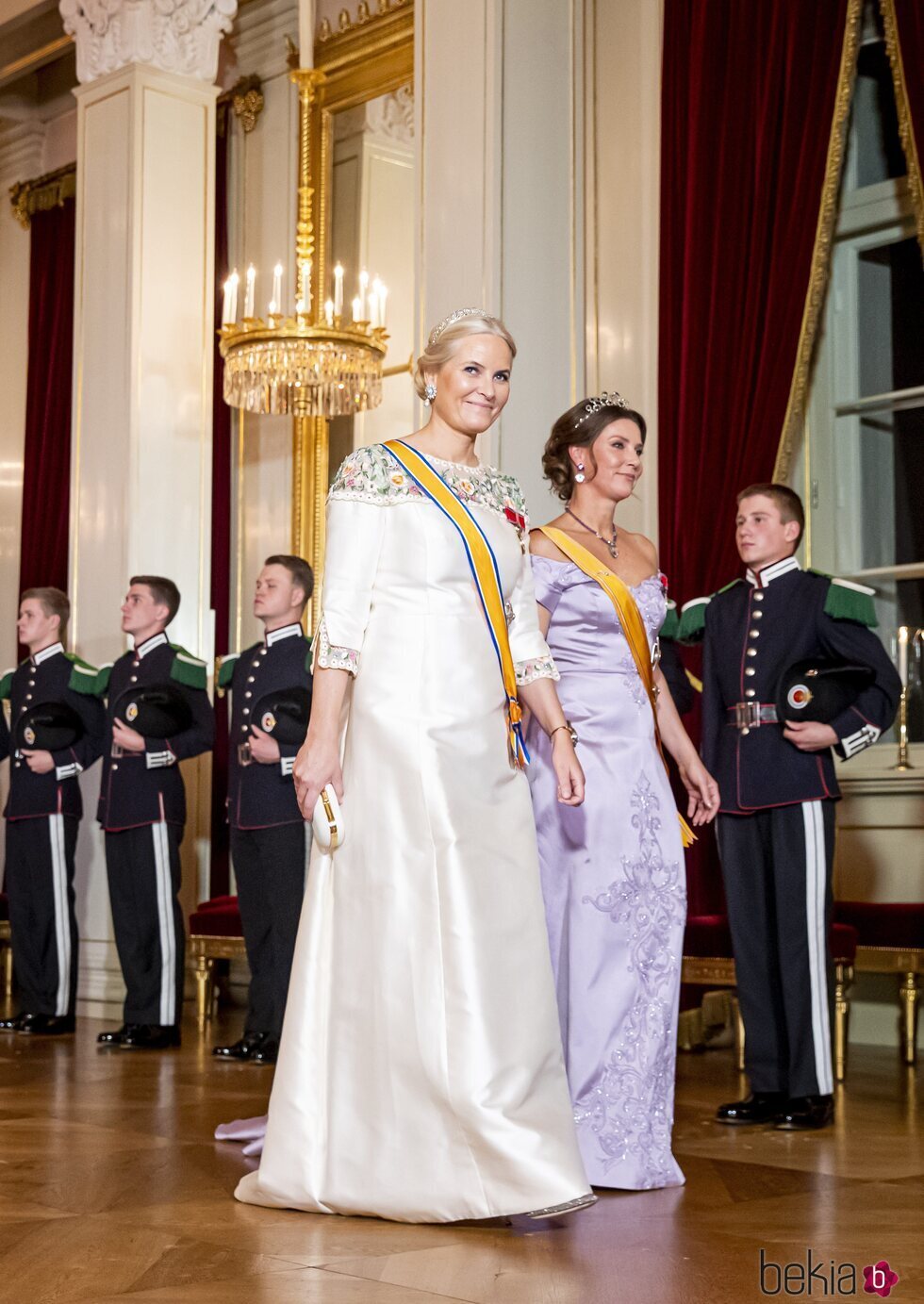 Mette-Marit de Noruega y Marta Luisa de Noruega en la cena de gala por la Visita de Estado de los Reyes de Holanda a Noruega