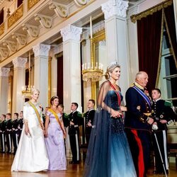 Harald de Noruega, Máxima de Holanda, Mette-Marit de Noruega y Marta Luisa de Noruega en la cena de gala por la Visita de Estado de los Reyes de Holanda a 