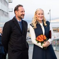 Haakon y Mette-Marit de Noruega, muy sonrientes en Trondheim durante la Visita de Estado de los Reyes de Holanda a Noruega