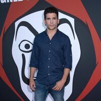 Jaime Lorente en el estreno de 'La Casa de Papel' en París