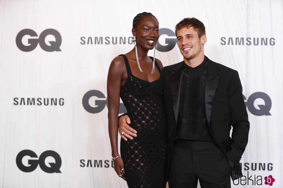 Martiño Rivas y Lily Fofana posan en los Premios GQ Hombre del Año 2021