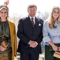 Guillermo Alejandro y Máxima de Holanda con su hija Amalia en el Día del Rey 2021