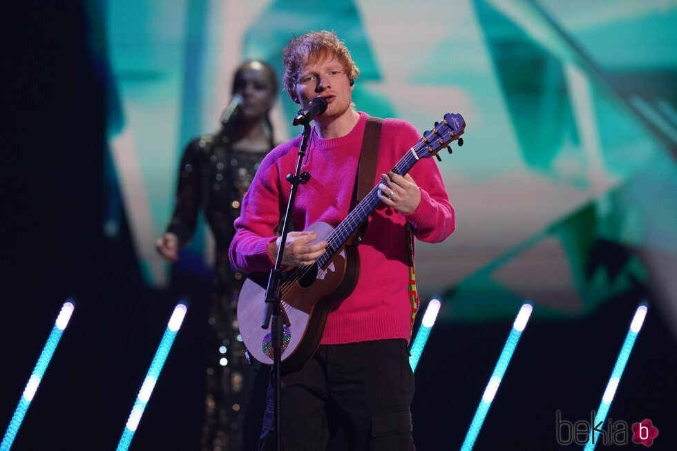 E Sheeran actuando en los MTV EMAs 2021