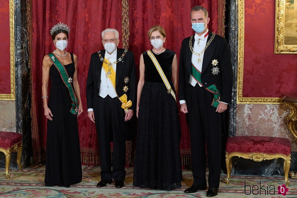 Los Reyes Felipe y Letizia con el Presidente de Italia, Sergio Mattarella, y su hija Laura en una cena de gala por su Visita de España a España