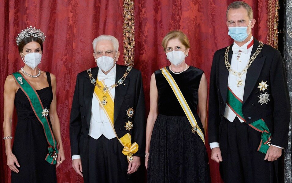 Los Reyes Felipe y Letizia con el Presidente de Italia, Sergio Mattarella, y su hija Laura en una cena de gala por su Visita de España a España