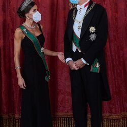 Los Reyes Felipe y Letizia, muy cómplices en la cena de gala al Presidente de Italia y su hija por su Visita de Estado a España