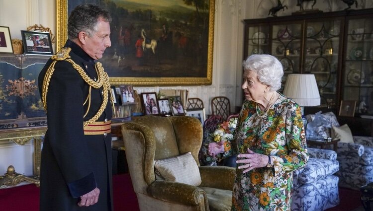 La Reina Isabel en su primera audiencia presencial tras sus problemas de salud