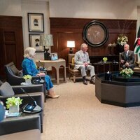 Abdalá y Rania de Jordania con el Príncipe Carlos y Camilla Parker en un encuentro en la visita oficial de Carlos y Camilla a Jordania