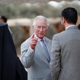 El Príncipe Carlos en Elijah's Hill durante su visita oficial a Jordania