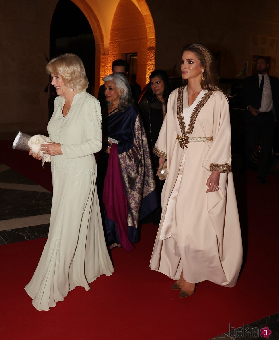 Camilla Parker y Rania de Jordania en una cena en honor a Carlos y Camilla por su visita oficial a Jordania