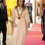 Rania de Jordania en la cena en honor a Carlos y Camilla por su visita oficial a Jordania