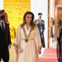 Rania de Jordania en la cena en honor a Carlos y Camilla por su visita oficial a Jordania