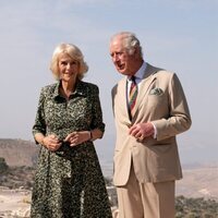 El Príncipe Carlos y Camilla Parker en Umm Qais durante su visita oficial a Jordania