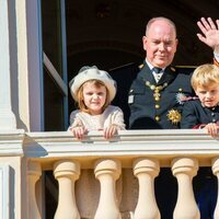 Alberto de Mónaco con sus hijos Jacques y Gabriella de Mónaco en el Día Nacional de Mónaco 2021