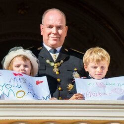 Jacques y Gabriella de Mónaco con mensajes para Charlene de Mónaco en el Día Nacional de Mónaco 2021