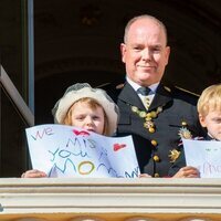 Jacques y Gabriella de Mónaco con mensajes para Charlene de Mónaco en el Día Nacional de Mónaco 2021