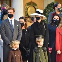 Pierre Casiraghi y Beatrice Borromeo con sus hijos Stefano y Francesco Casiraghi en el Día Nacional de Mónaco 2021