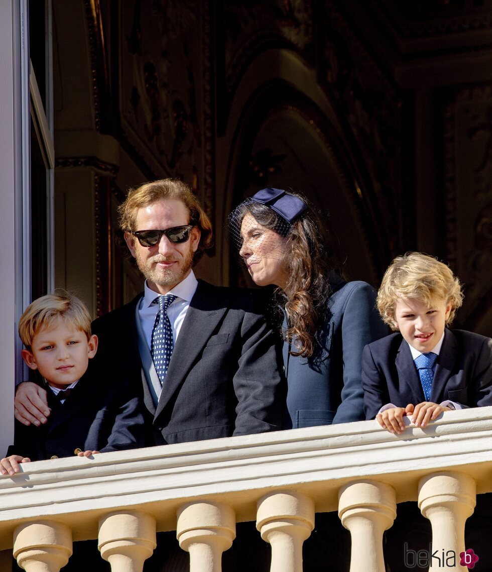 Andrea Casiraghi y Tatiana Santo Domingo con su hijo Sacha Casiraghi en el Día Nacional de Mónaco 2021