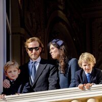 Andrea Casiraghi y Tatiana Santo Domingo con su hijo Sacha Casiraghi en el Día Nacional de Mónaco 2021