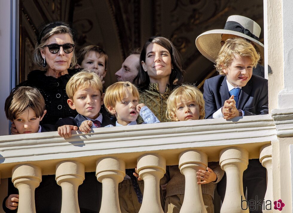 Carolina de Mónaco con sus hijos Andrea y Carlota Casiraghi y sus nietos Sacha, Maximilian, Stefano y Francesco Casiraghi y Raphaël Elmaleh en Mónaco