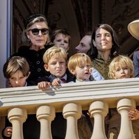 Carolina de Mónaco con sus hijos Andrea y Carlota Casiraghi y sus nietos Sacha, Maximilian, Stefano y Francesco Casiraghi y Raphaël Elmaleh en Mónaco