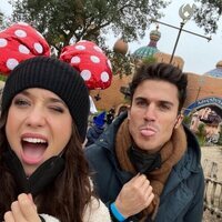 María Pedraza y Álex González en Disneyland París