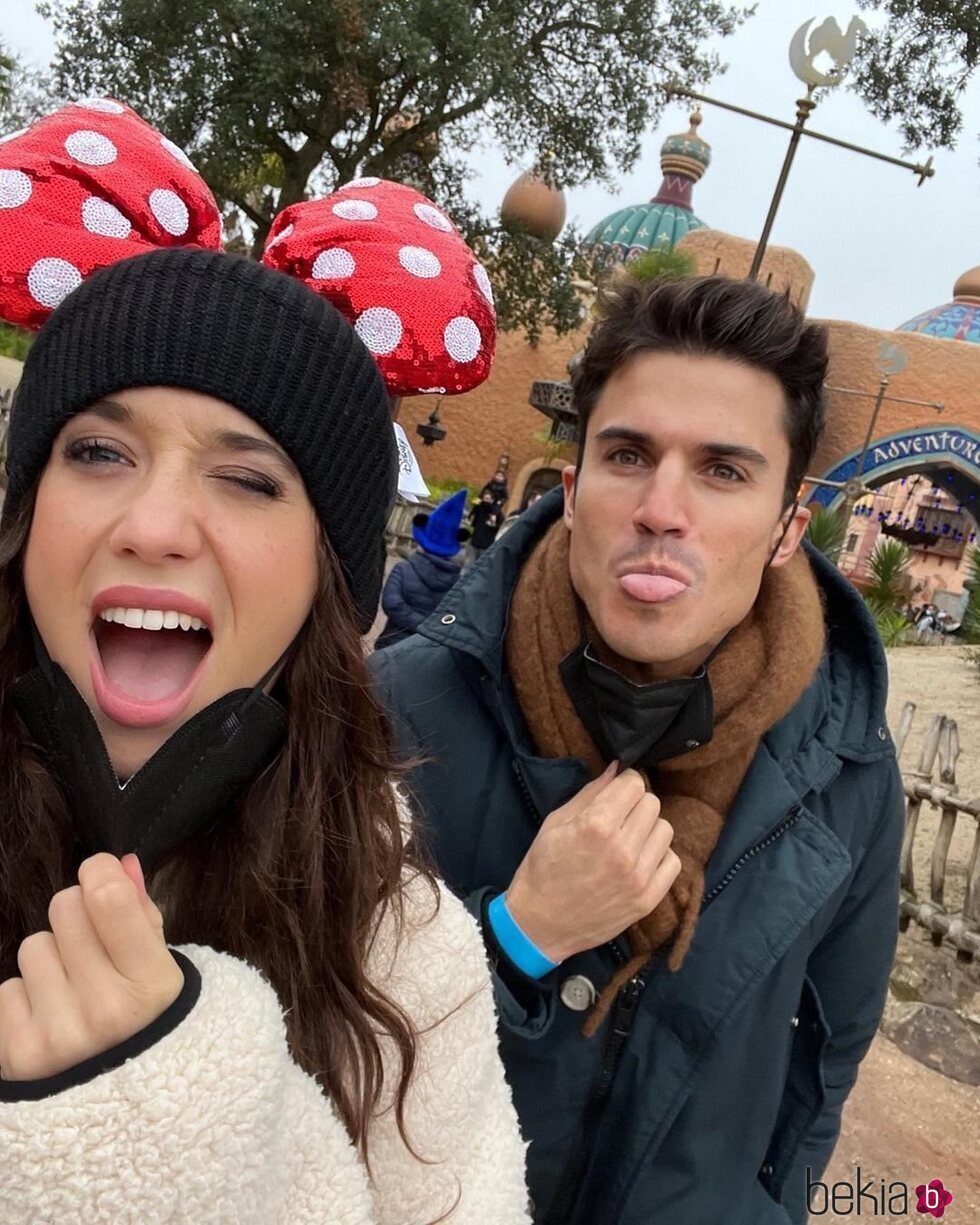 María Pedraza y Álex González en Disneyland París