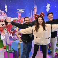 Marcos Cabotá, María Pedraza y Álex González en Disneyland París