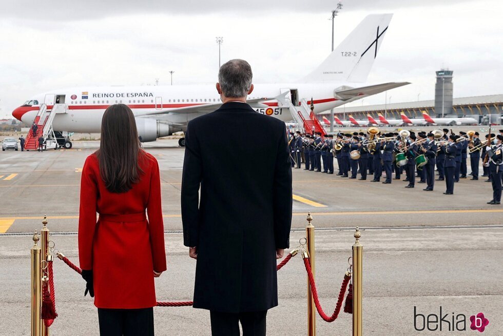 Los Reyes Felipe y Letizia en su despedida en Madrid por su Visita de Estado a Suecia