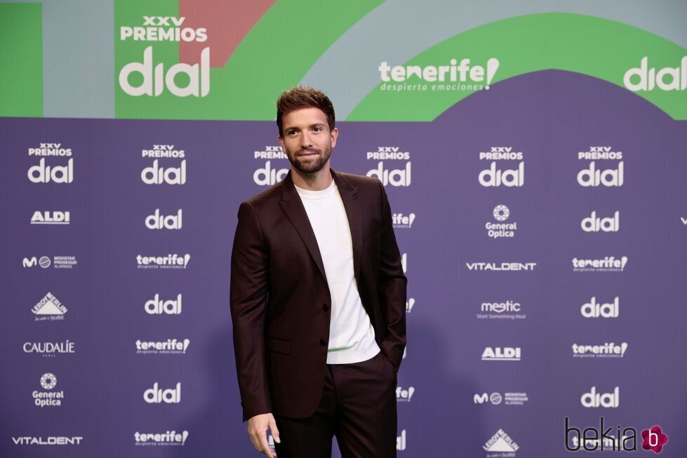 Pablo Alborán posando en los Premios Cadena Dial 2021