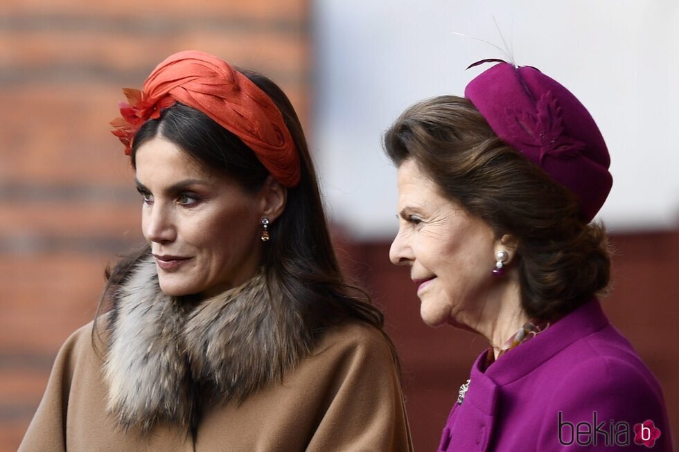 La Reina Letizia y Silvia de Suecia en la bienvenida a los Reyes de España por su Visita de Estado a Suecia