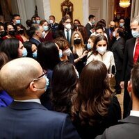 Los Reyes Felipe y Letizia con los españoles residentes en Suecia en su Visita de Estado a Suecia