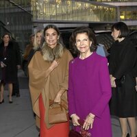 La Reina Letizia y Silvia de Suecia en el Instituto Karolinska