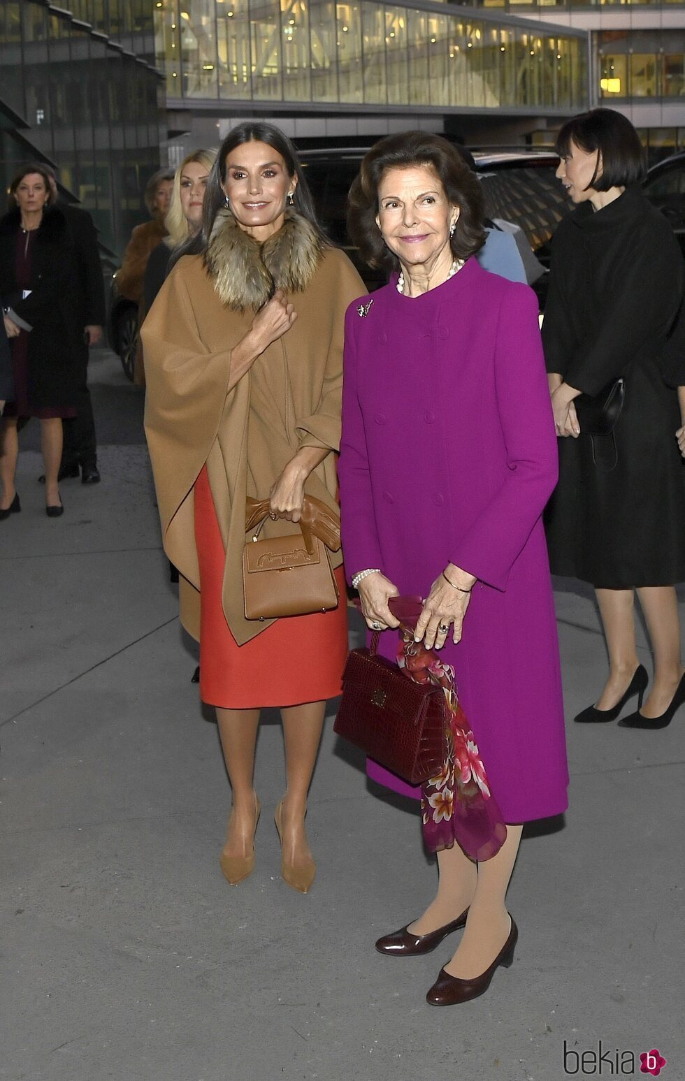 La Reina Letizia y Silvia de Suecia en el Instituto Karolinska