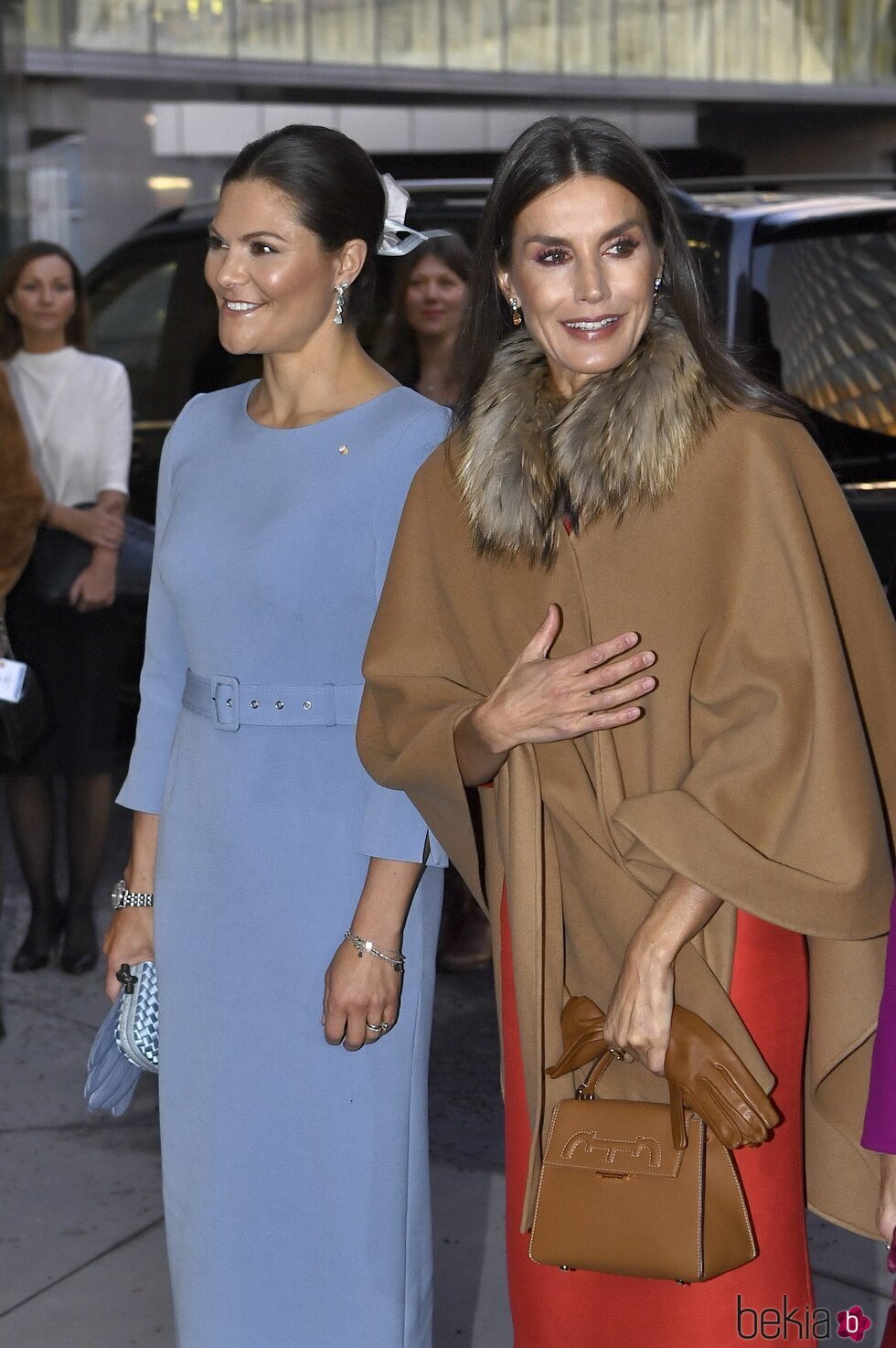 Victoria de Suecia y la Reina Letizia en el Instituto Karolinska