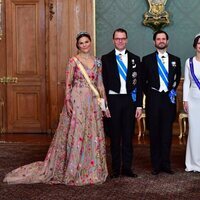 Victoria y Daniel de Suecia con Carlos Felipe y Sofia de Suecia en la cena de gala a los Reyes de España