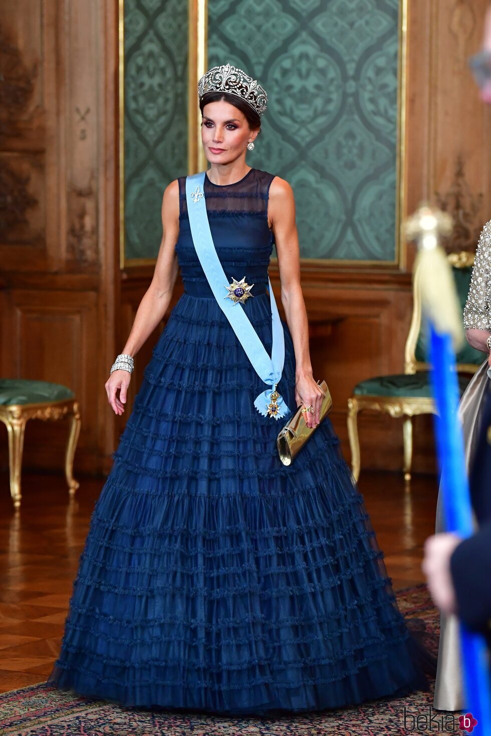 La Reina Letizia con la tiara Flor de Lis y vestido de H&M en la cena de gala por la Visita de Estado de los Reyes de España a Suecia