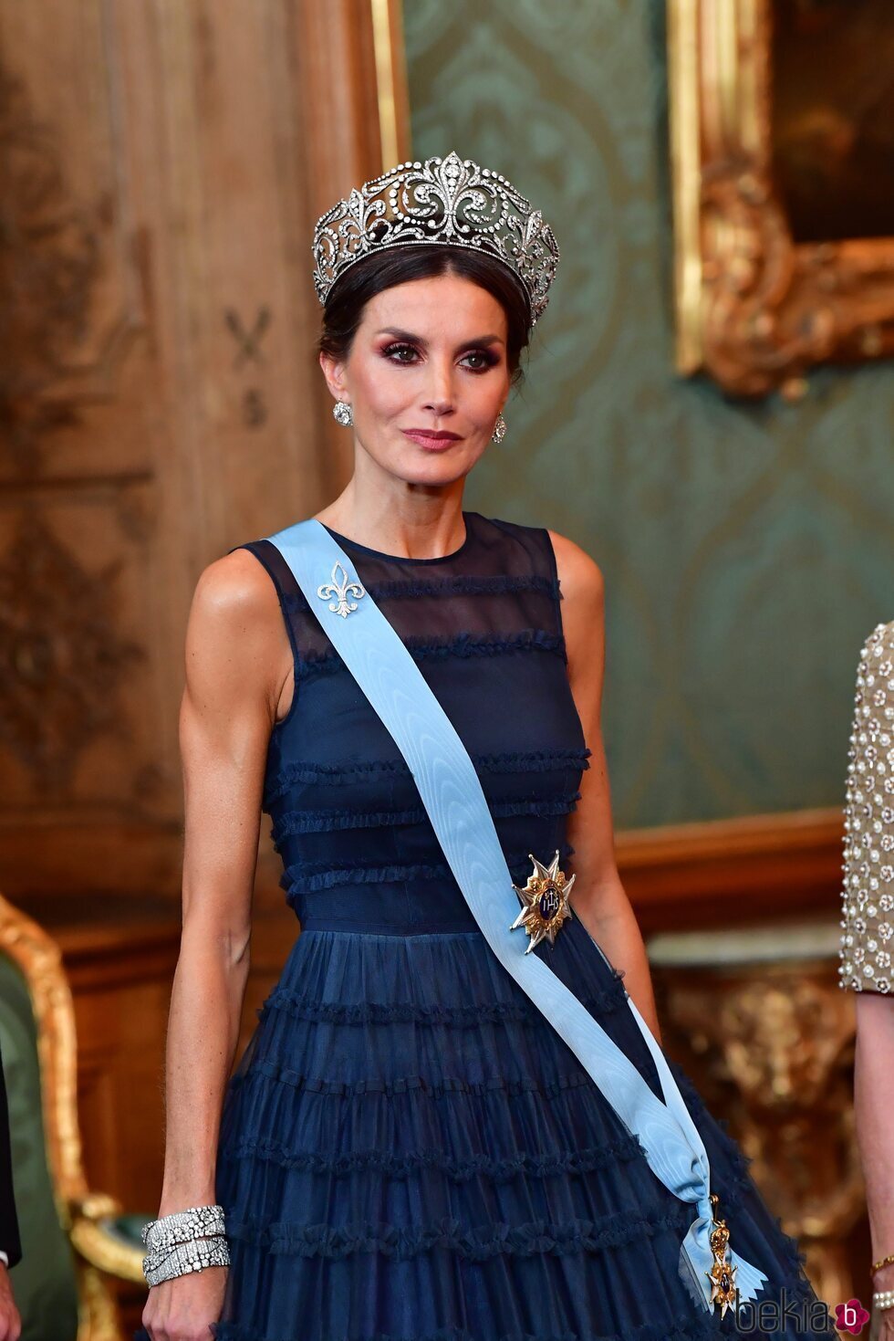 La Reina Letizia con la tiara Flor de Lis en la cena de gala en su honor en el Palacio Real de Estocolmo