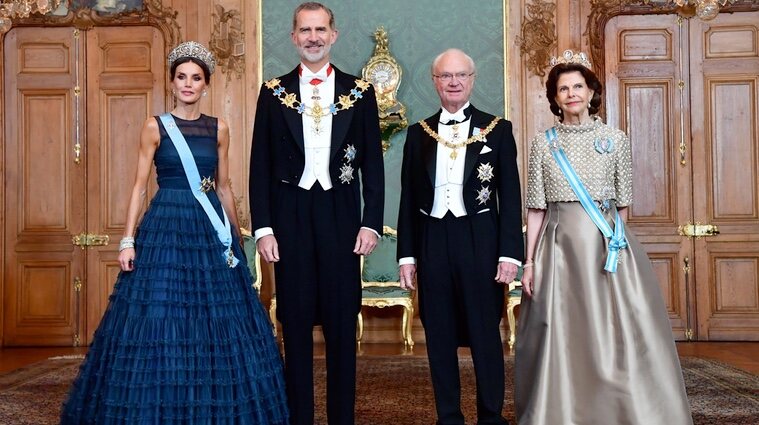 Los Reyes Felipe y Letizia y los Reyes Carlos Gustavo y Silvia de Suecia en la cena de gala a los Reyes de España