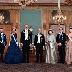 Los Reyes Felipe y Letizia y la Familia Real Sueca en la cena de gala por la Visita de Estado de los Reyes de España a Suecia