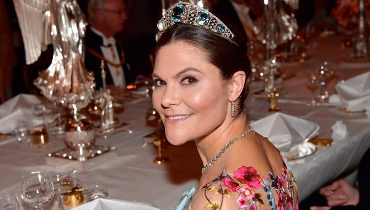 Victoria de Suecia con la tiara Kokoshnik de aguamarinas en la cena de gala por la Visita de Estado de los Reyes de España a Suecia