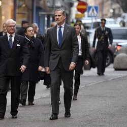 Carlos Gustavo de Suecia y el Rey Felipe de camino a la Real Academia Sueca de Ciencias de la Ingeniería