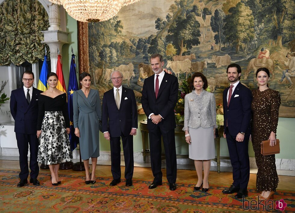 Los Reyes Felipe y Letizia y la Familia Real Sueca en la Residencia de la Embajada de España