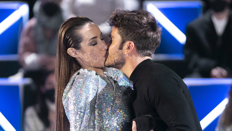 Adara Molinero y Rodrigo Fuertes se besan con cariño en la gala 11 de 'Secret Story'